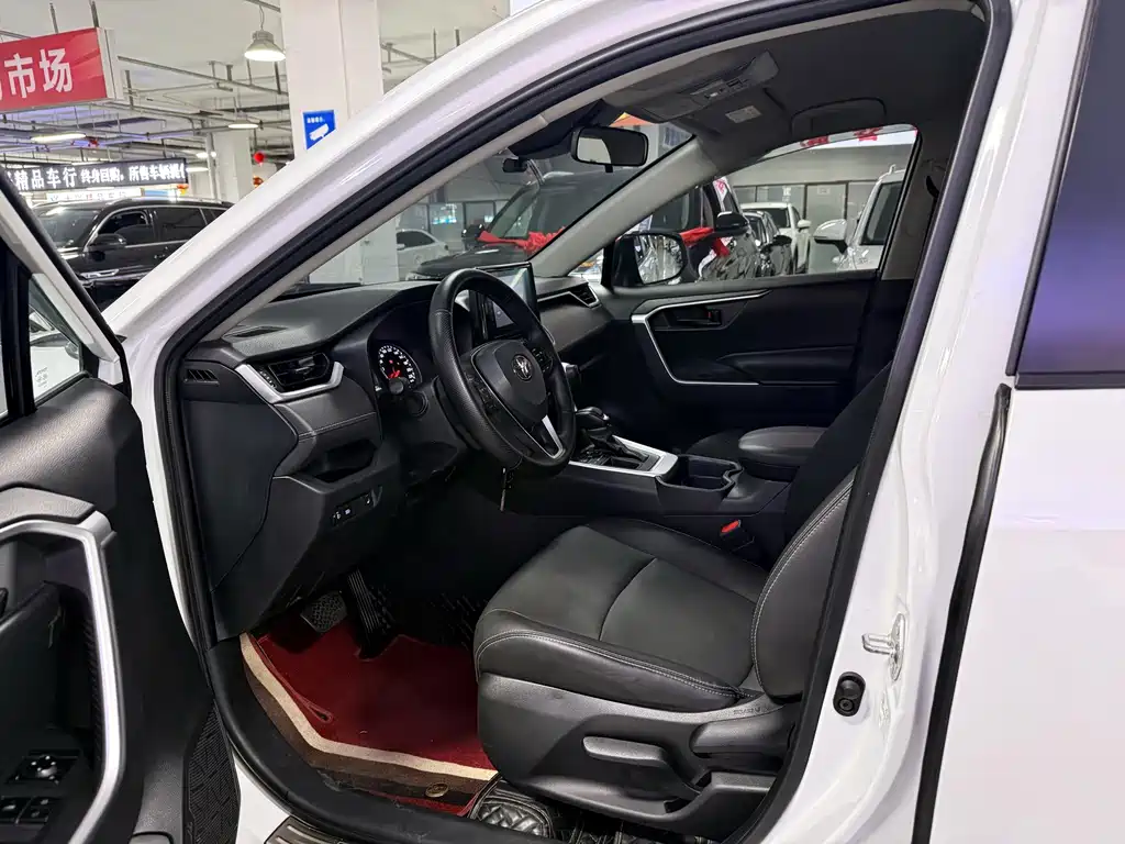 Toyota RAV4 — миниатюра 7