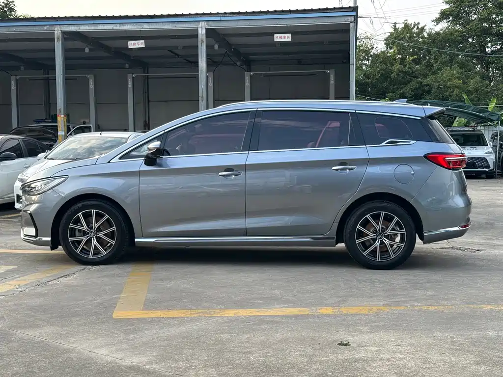 BYD MAX New Energy — миниатюра 6