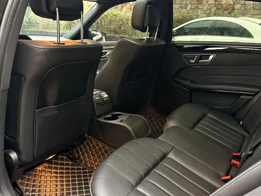 Mercedes-Benz E-Class — миниатюра 14