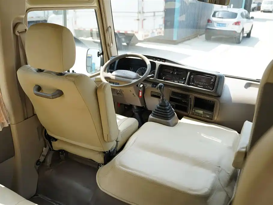 Toyota Coaster — миниатюра 23