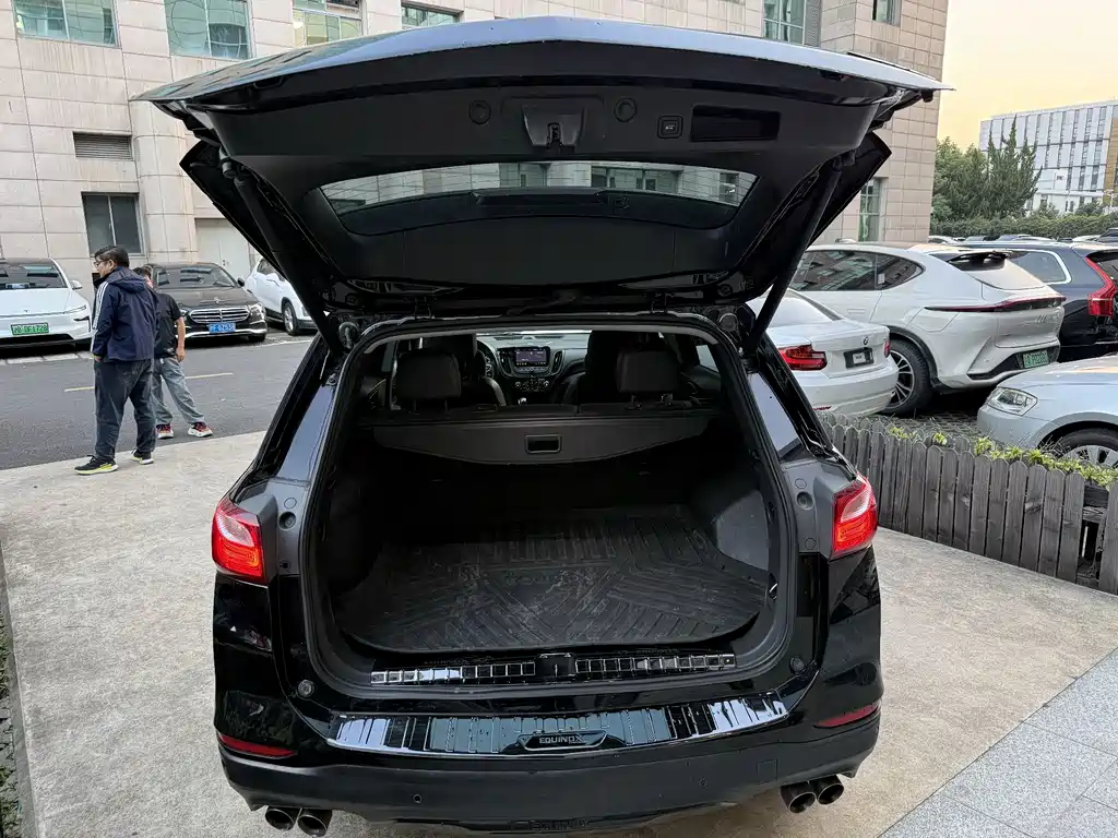 Chevrolet Equinox — миниатюра 15