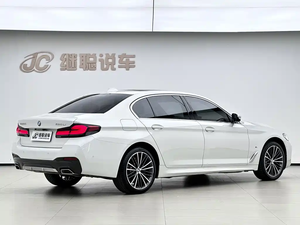 BMW 5 Series — миниатюра 8