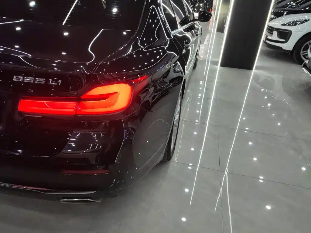 BMW 5 Series — миниатюра 24