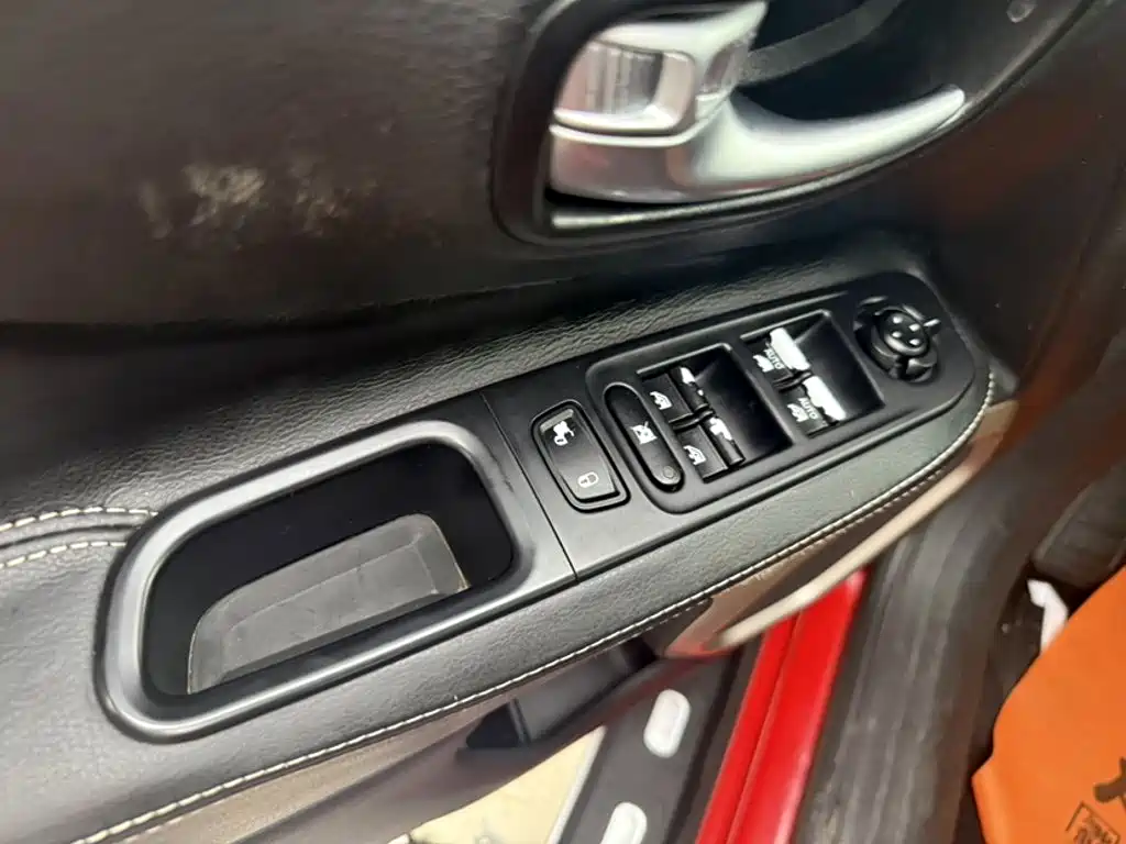 Jeep Renegade — миниатюра 8