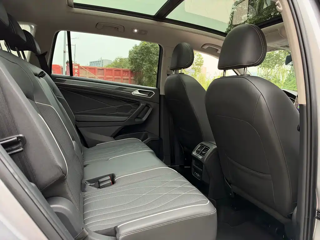 Volkswagen Tiguan L — миниатюра 11