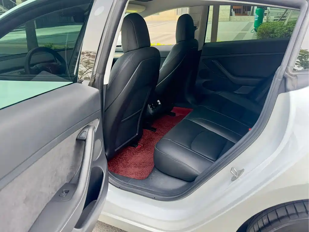 Tesla Model 3 — миниатюра 5