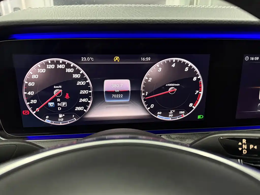 Mercedes-Benz E-Class — миниатюра 11