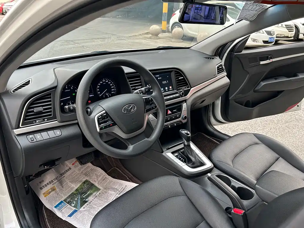 Hyundai Elantra — миниатюра 10