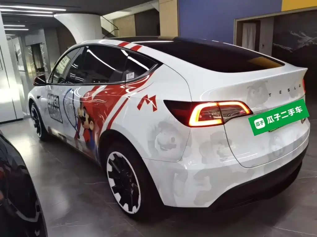 Tesla Model Y — миниатюра 5