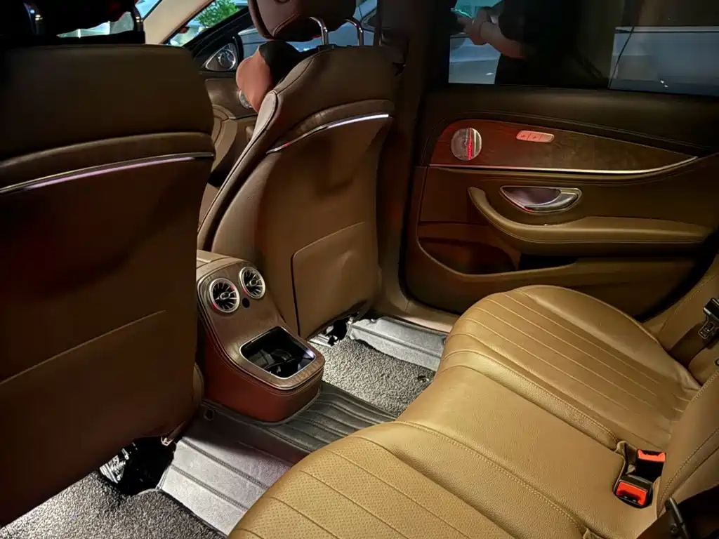 Mercedes-Benz E-Class — миниатюра 7