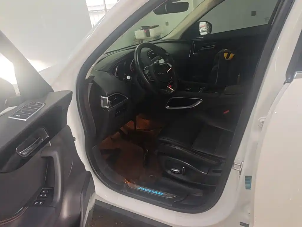 Jaguar F-PACE — миниатюра 15