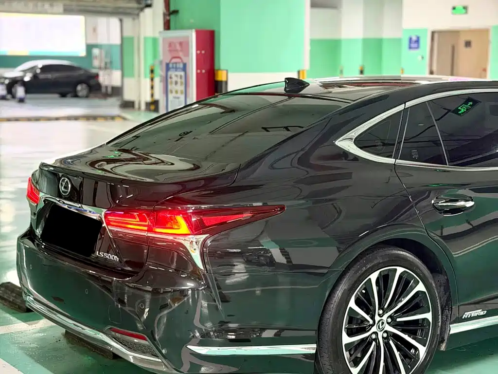 Lexus LS — миниатюра 14