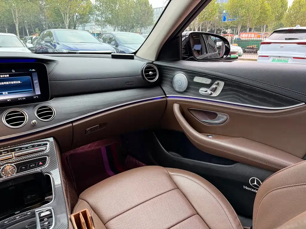 Mercedes-Benz E-Class — миниатюра 9