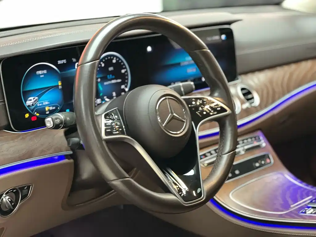 MERCEDES-BENZ E CLASS