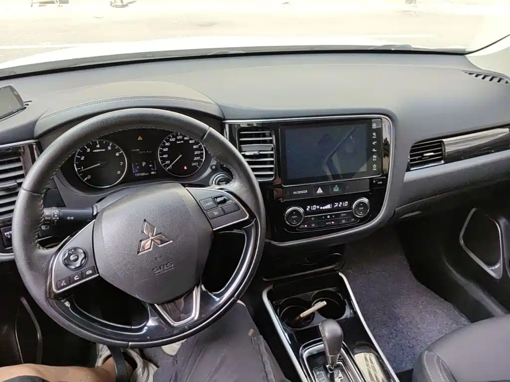 Mitsubishi Outlander — миниатюра 10