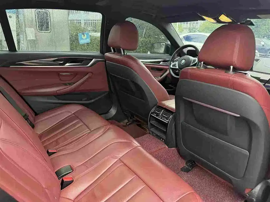 BMW 5 Series — миниатюра 6