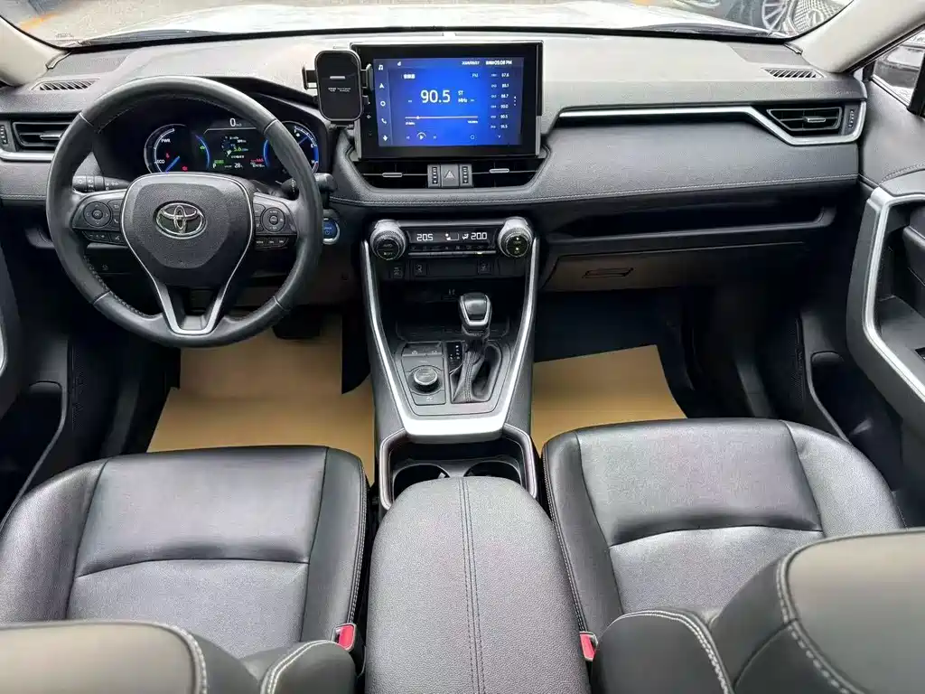 Toyota RAV4 — миниатюра 6