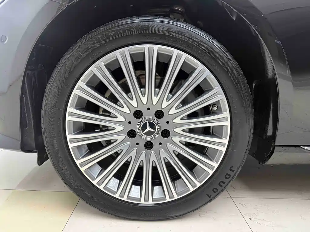 Mercedes-Benz E-Class — миниатюра 18