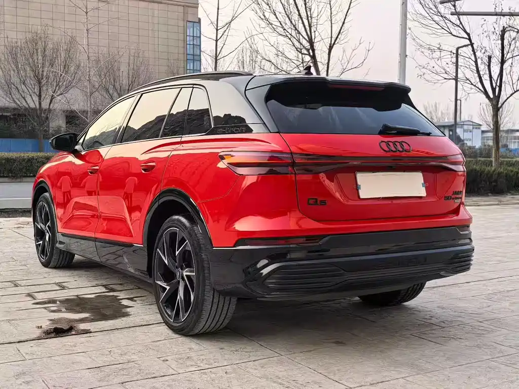 AUDI Q5 E TRON