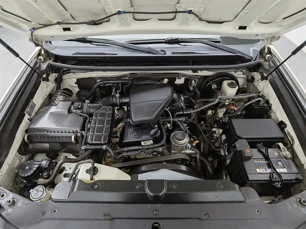 Toyota Land Cruiser Prado 2015 2.7L AT Standard