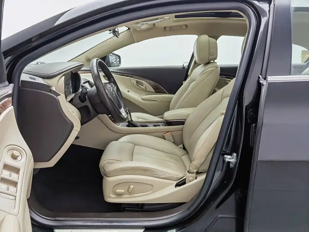 Buick LaCrosse — миниатюра 10
