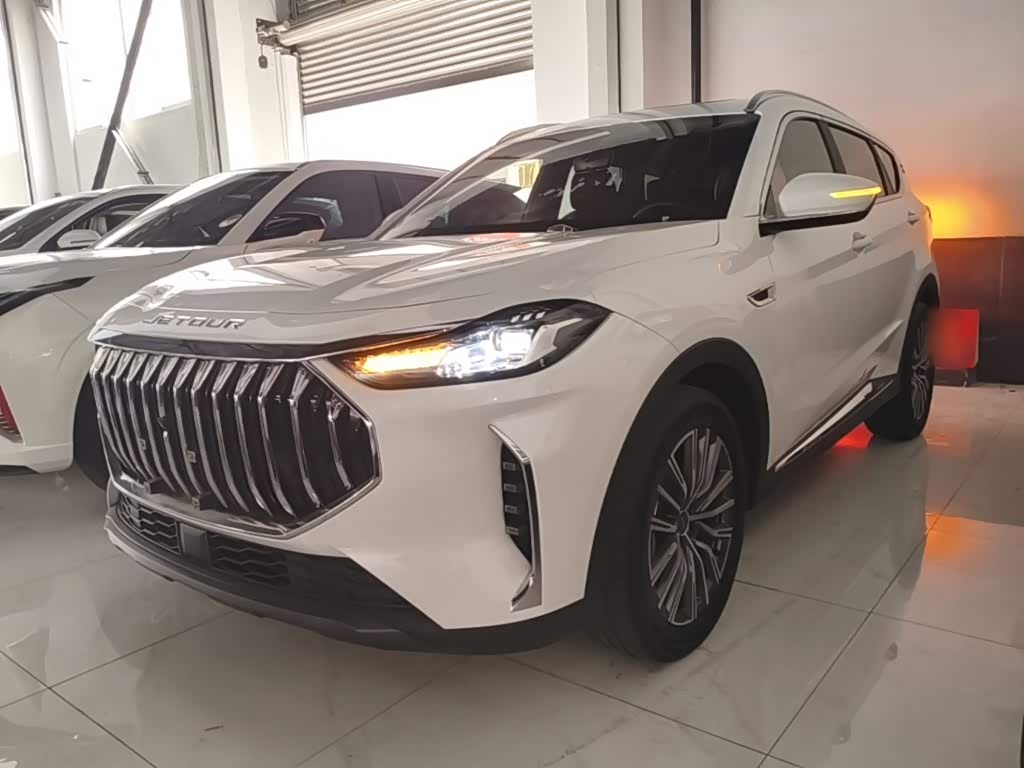 Jetour Jetour X70 PLUS 1.5 л 2024 г. Белый, пробег 30500 км
