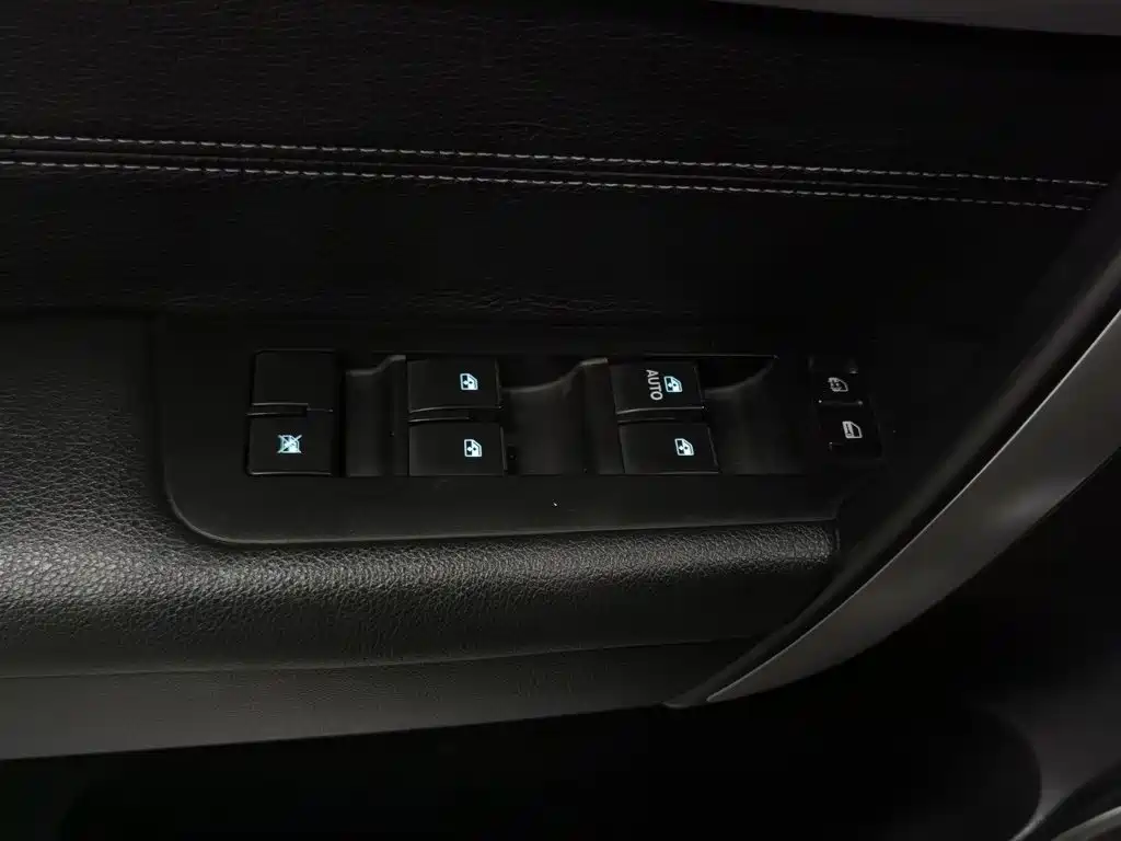 Chevrolet Captiva — миниатюра 9