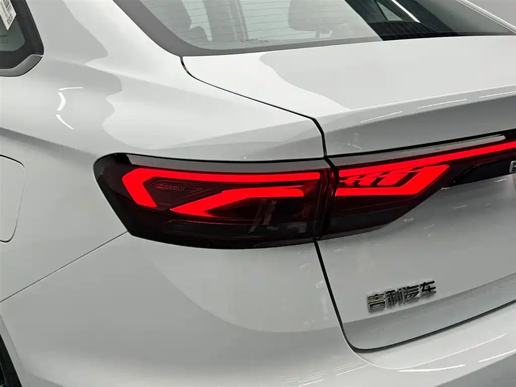 Geely Emgrand 2026 400 1.5L CVT