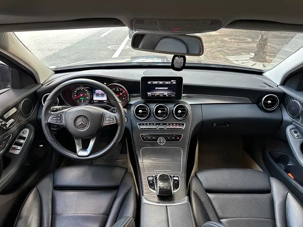 Mercedes-Benz C-Class — миниатюра 3