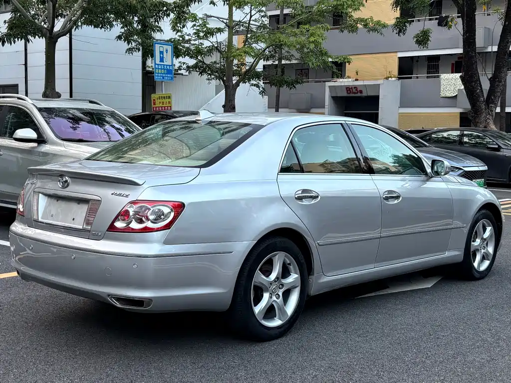 Toyota Reiz — миниатюра 3