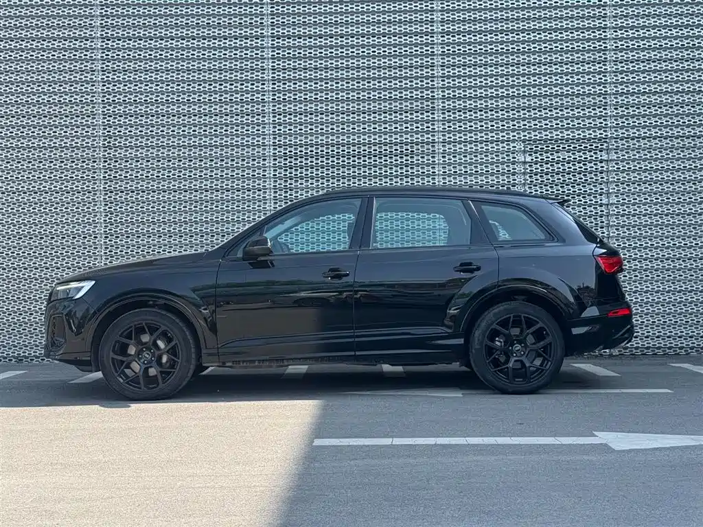 Audi Q7 2024 45 TFSI quattro S line