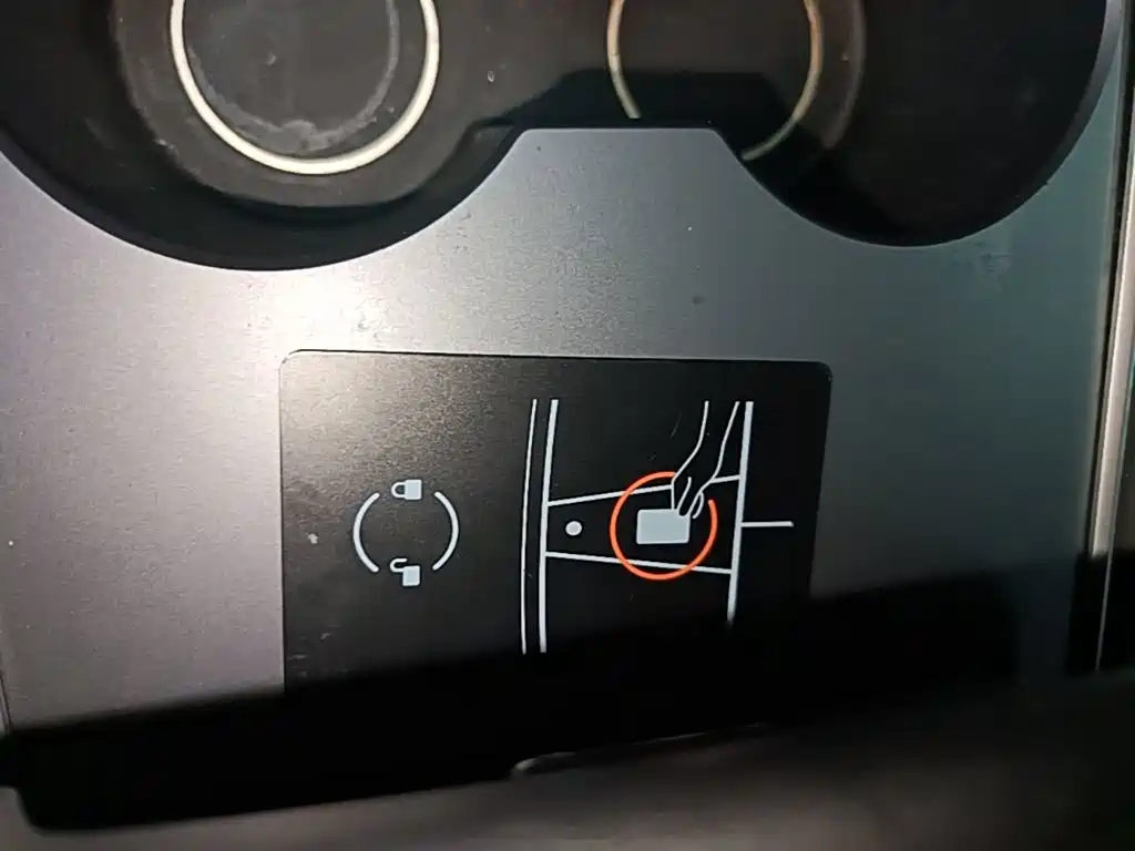 Tesla Model 3 — миниатюра 9