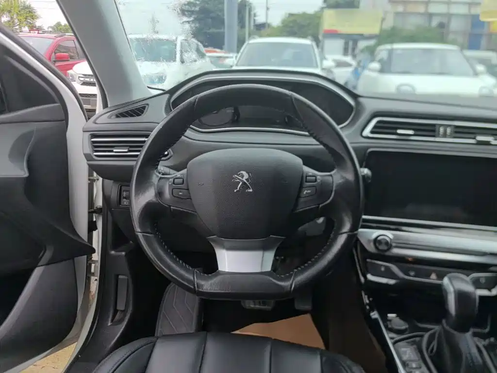 Peugeot 308 — миниатюра 11