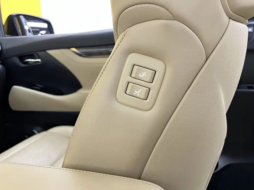 Toyota Alphard — миниатюра 30