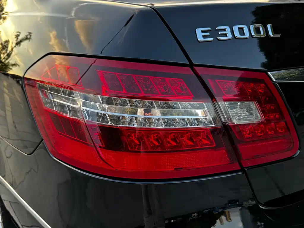 Mercedes-Benz E-Class — миниатюра 9