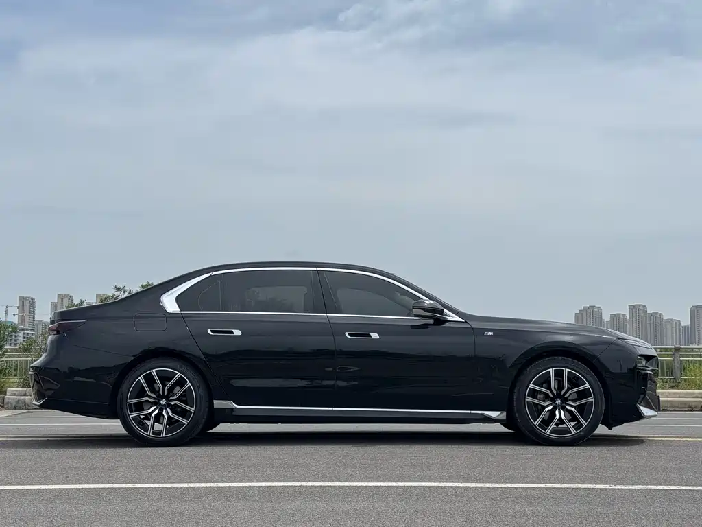 BMW 7 Series 7 2023 735Li M Sport