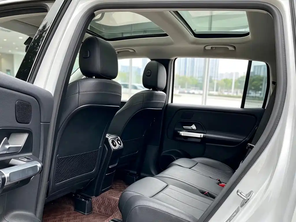 Mercedes-Benz GLB — миниатюра 10