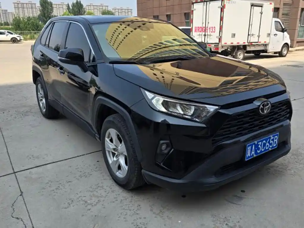 Toyota RAV4 — миниатюра 3