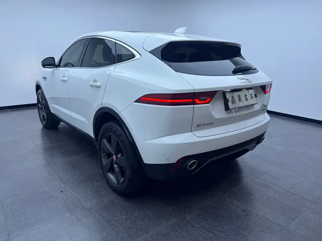 Jaguar E-PACE — миниатюра 6