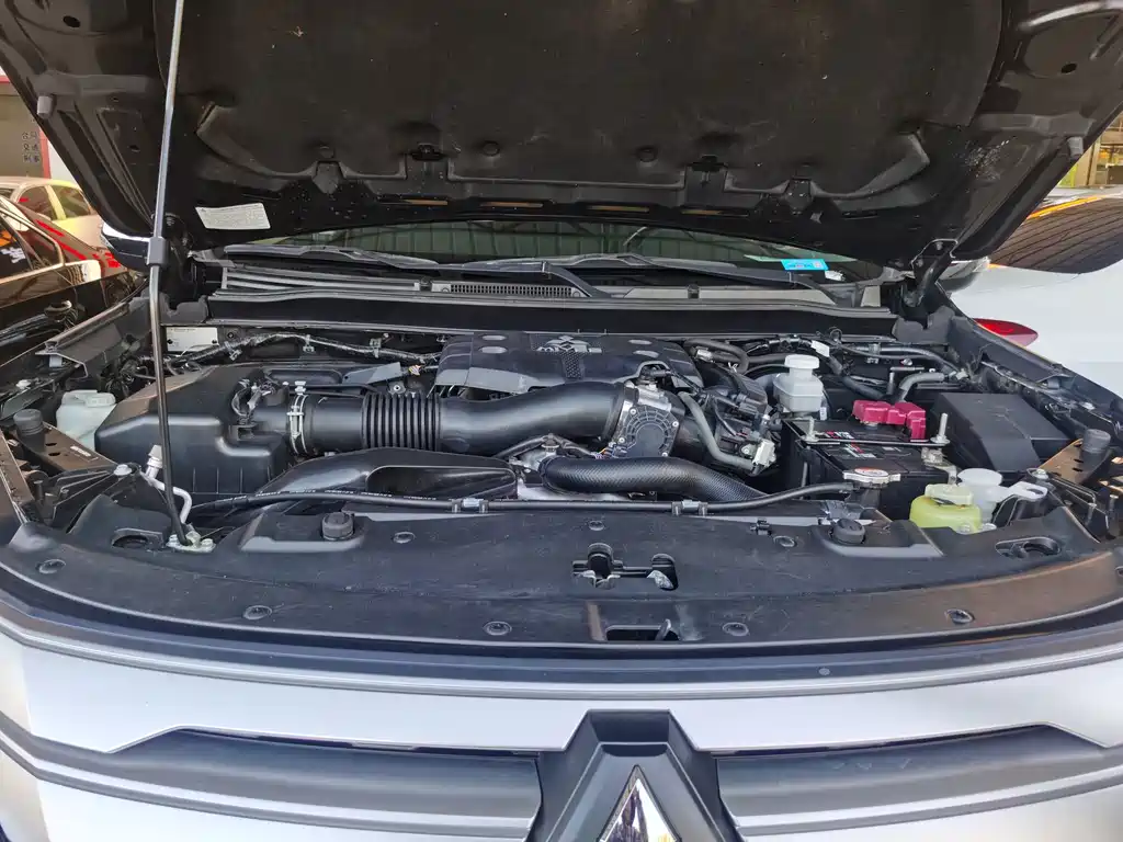 Mitsubishi Pajero Sport (Import) — миниатюра 11