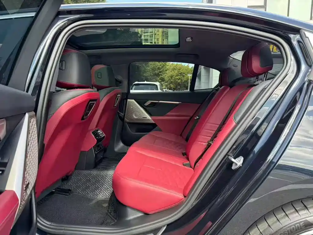 BMW 5 Series — миниатюра 8