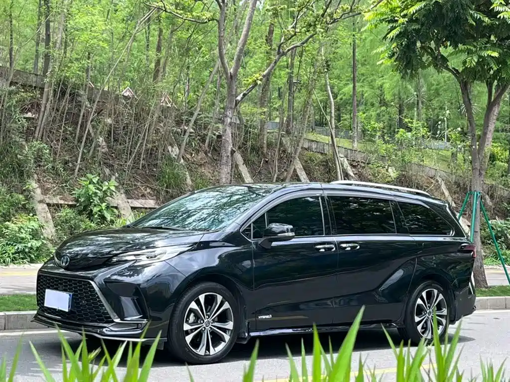 Toyota Granvia 2024