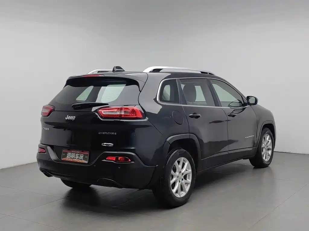 Jeep Cherokee — миниатюра 2