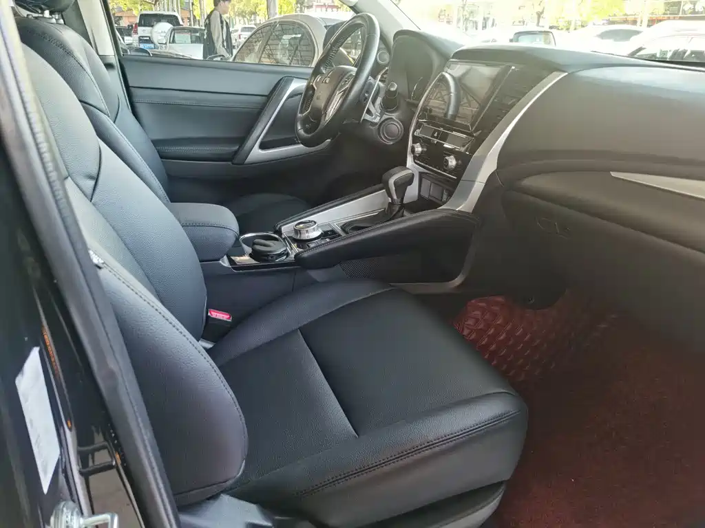 Mitsubishi Pajero Sport (Import) — миниатюра 7