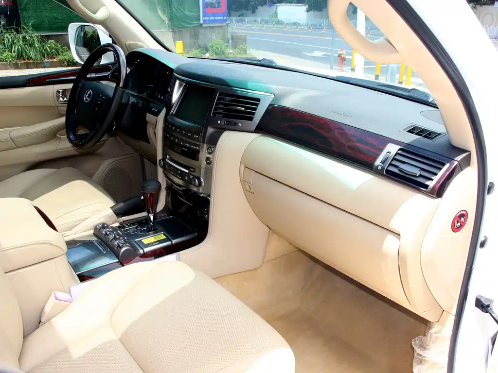 Lexus LX 2009 570