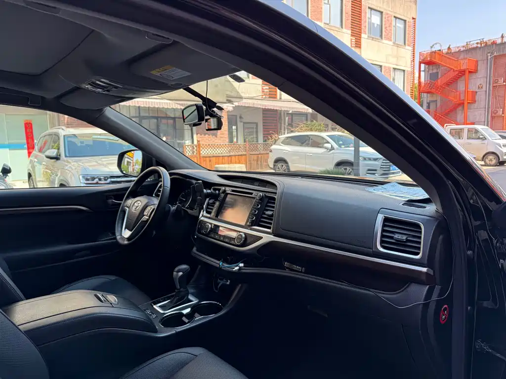 Toyota Highlander 2015 2.0T 7 мест