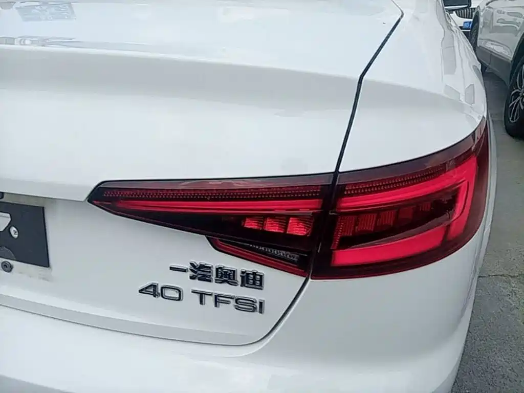 Audi A4L 2019 40 TFSI Fashion V