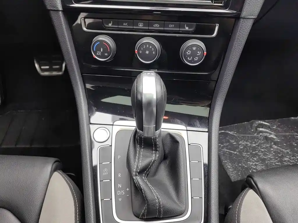 Volkswagen Golf — миниатюра 13