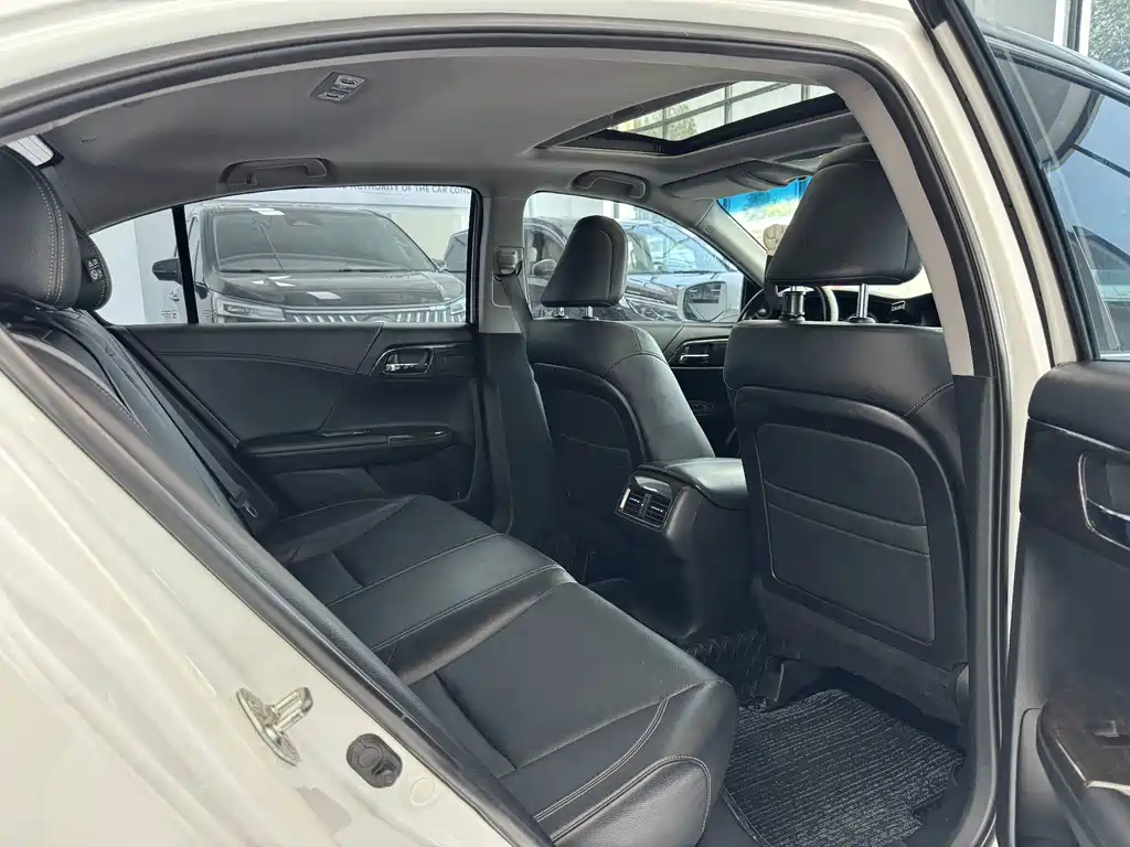 Honda Accord — миниатюра 14