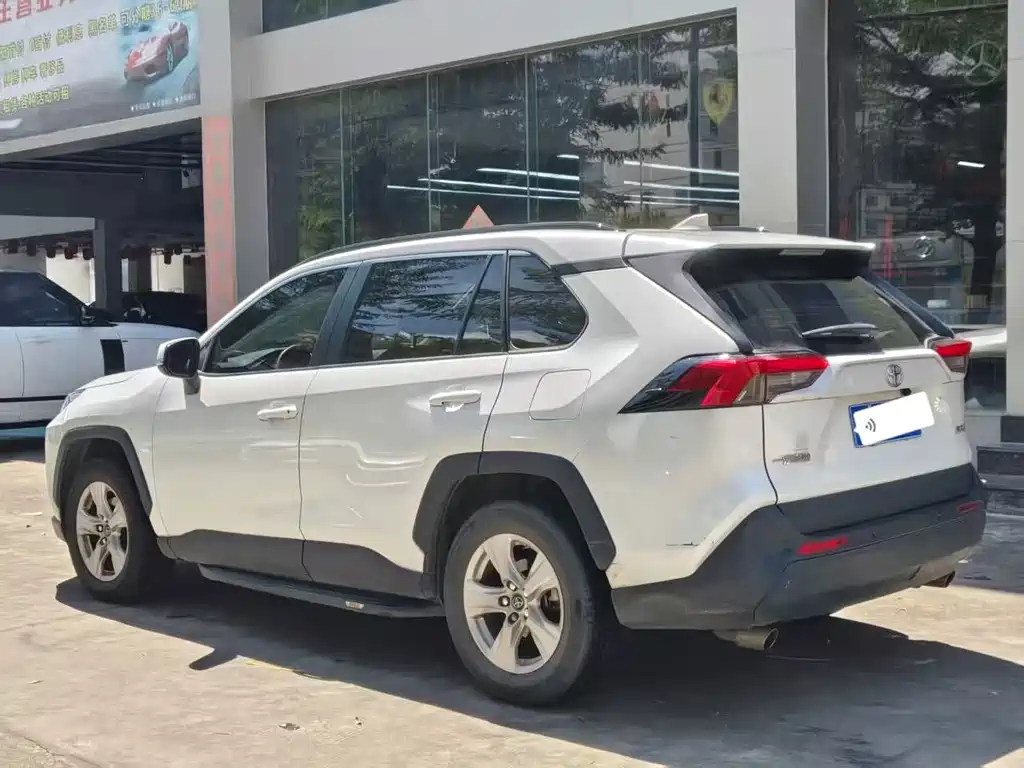 Toyota RAV4 — миниатюра 6